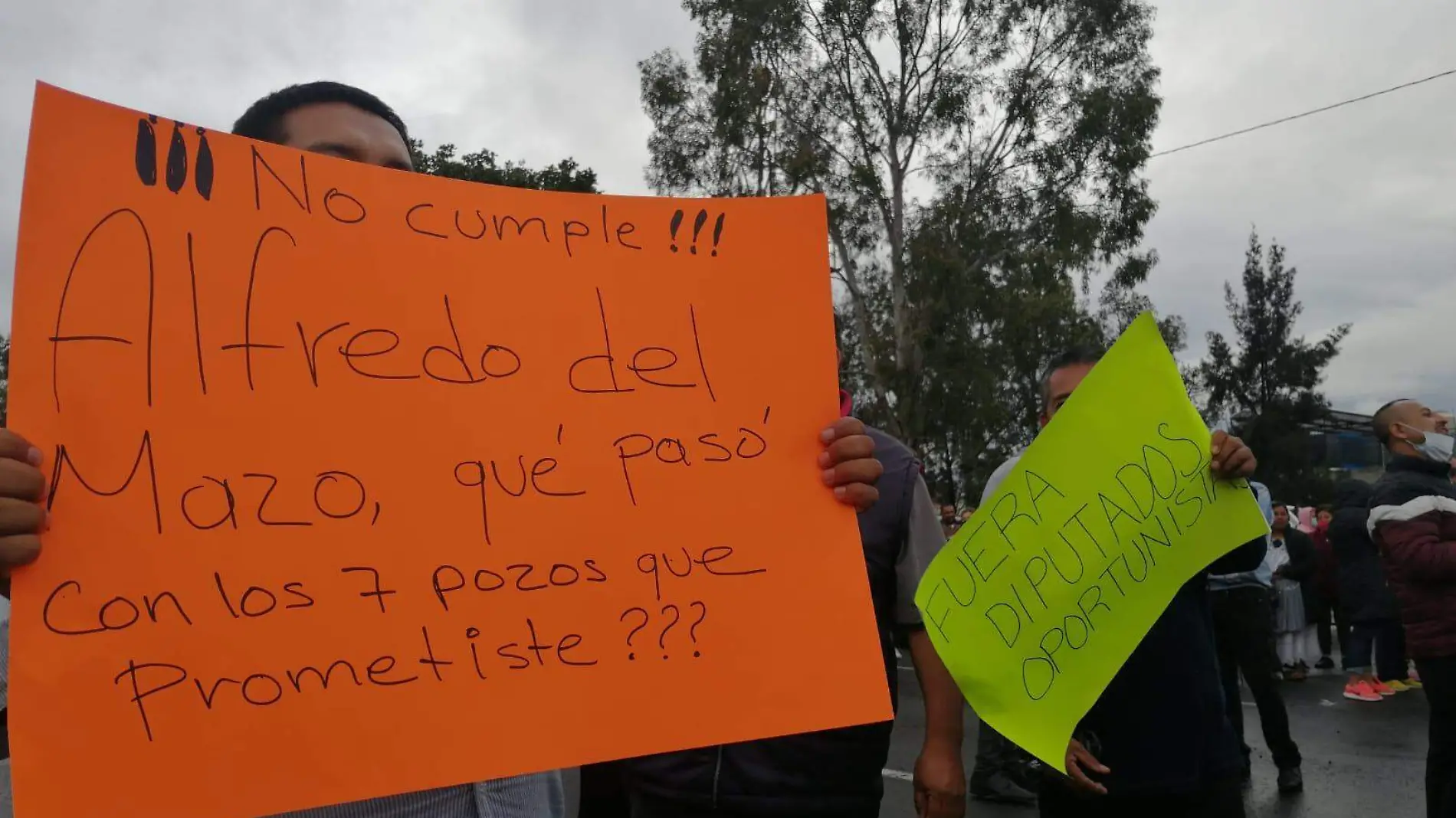 Bloquean Avenida Central exigiendo al gobierno estatal entrega de 7 pozos en Ecatepec